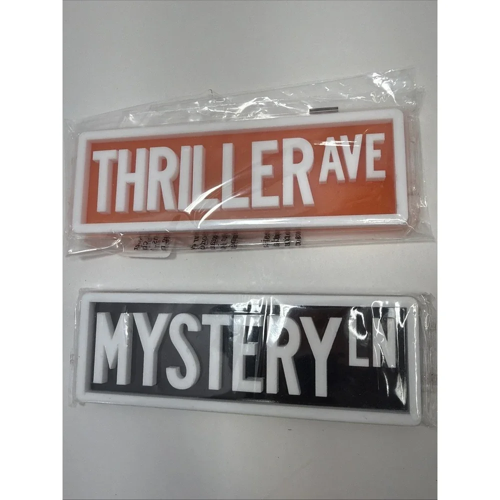 Think Plastic Plaque Thriller Ave & Mystery Ln, Bookshelf Signs Lot Of 2 - NEW